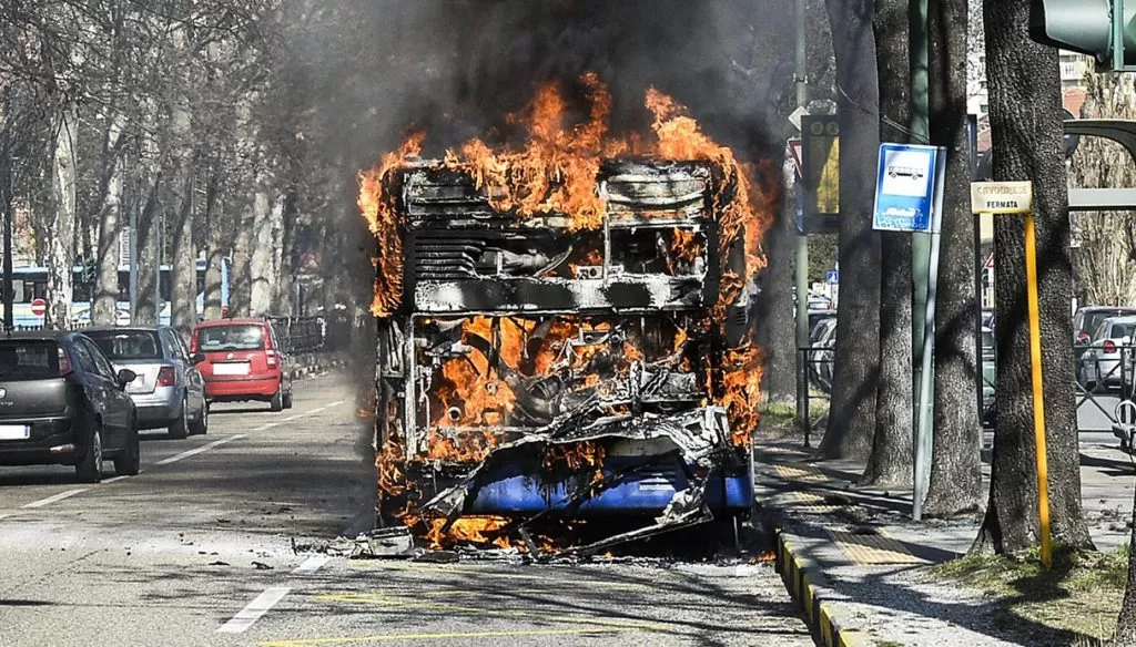 torino bus in fiamme