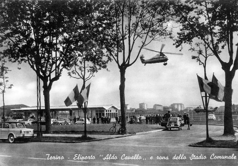 Elicottero atterra vicino stadio Comunale di Torino