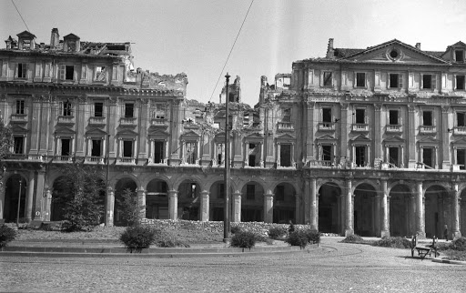 Piazza Statuto bombardata
