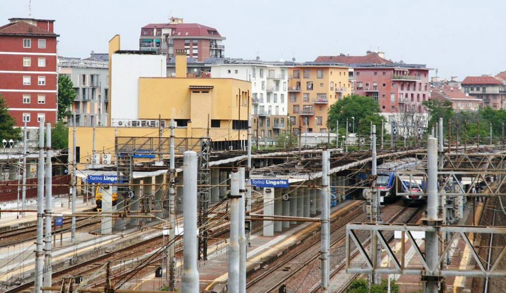 Binari stazione ferroviaria Lingotto Torino