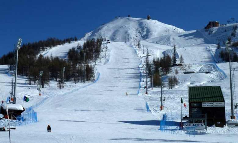Pista da sci con neve a Sansicario Piemonte