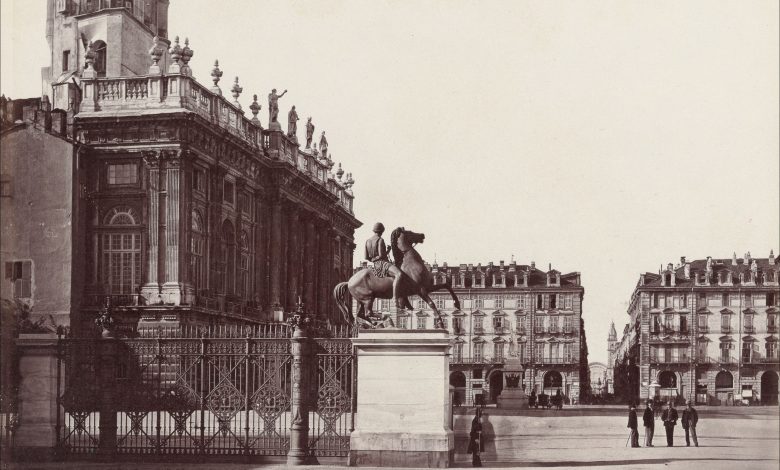 Foto bianco e nero di piazza Castello primi anni 1900