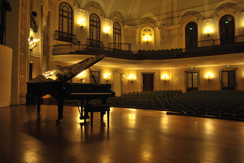 Pianoforte sul palco del Conservatorio di Torino
