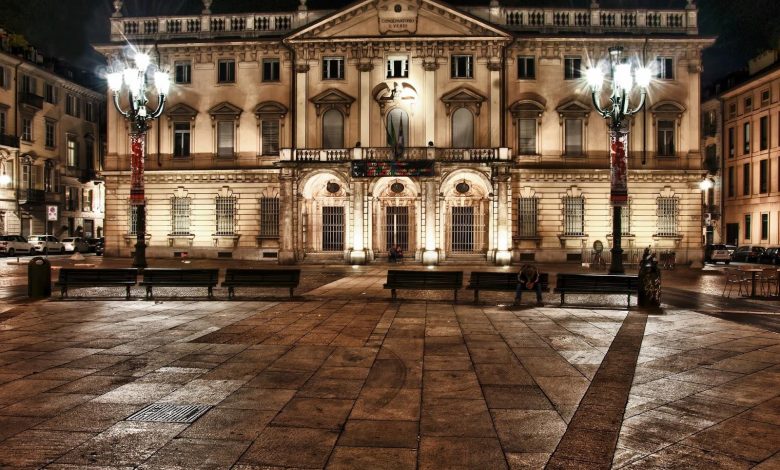 Facciata Conservatorio di Torino di sera