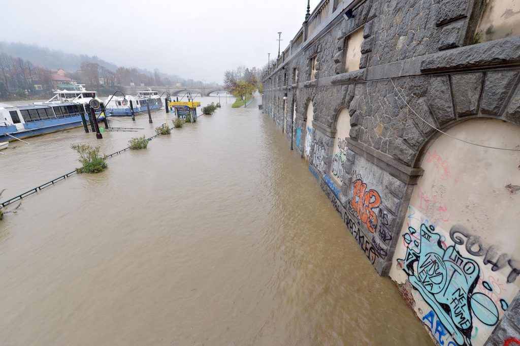Murazzi di Torino inondati dal fiume Po