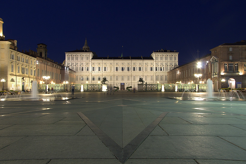 Piazza Castello Torino illuminata di notte