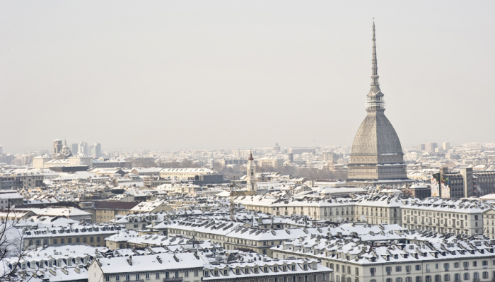 Torino con la neve vista dall'alto