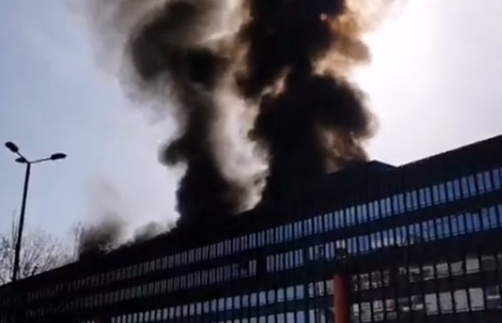 Incendio nel palazzo dell'Ex Fiat Engeneering di corso Ferrucci