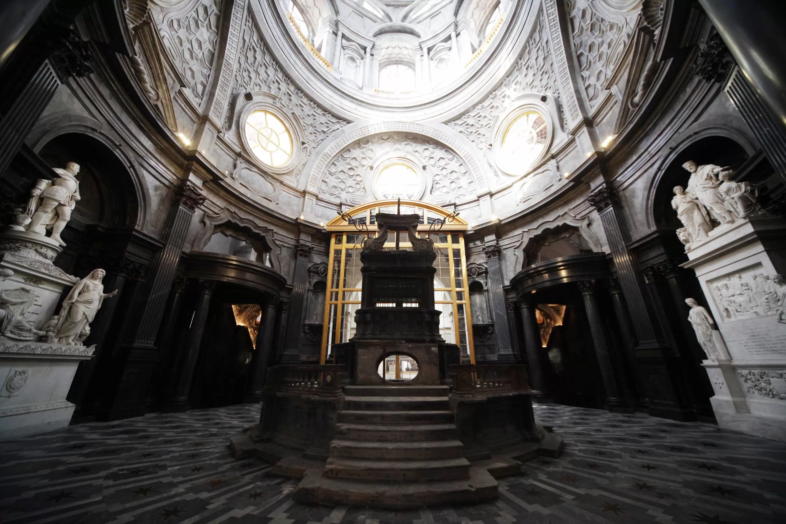 Riapertura Cappella Sindone: conclusi i restauri dell'altare Antonio Bertola