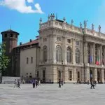 A Torino crolla il turismo, ma torna la tassa di soggiorno