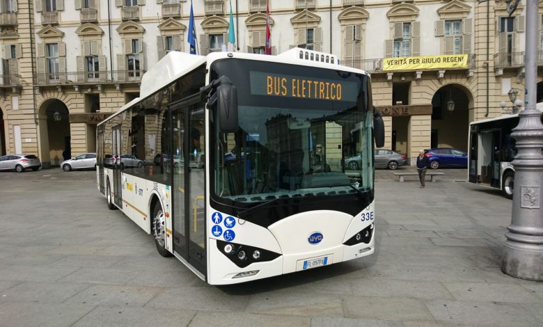Torino, al via i nuovi bus elettrici: primi quattro oggi in strada