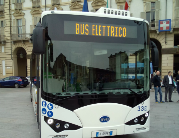 A Torino si potrà pagare col Bancomat direttamente sui nuovi bus elettrici