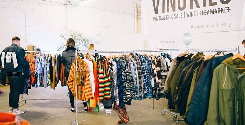 Torna a Torino il Vintage Kilo Festival, il mercato dei vestiti vintage al kg