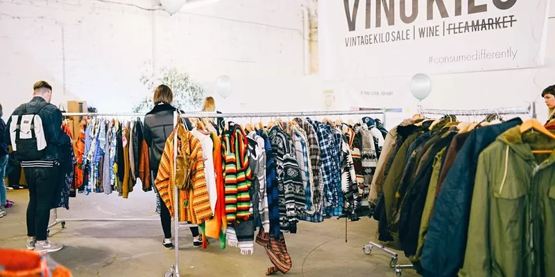 Torna a Torino il Vintage Kilo Festival, il mercato dei vestiti vintage al kg