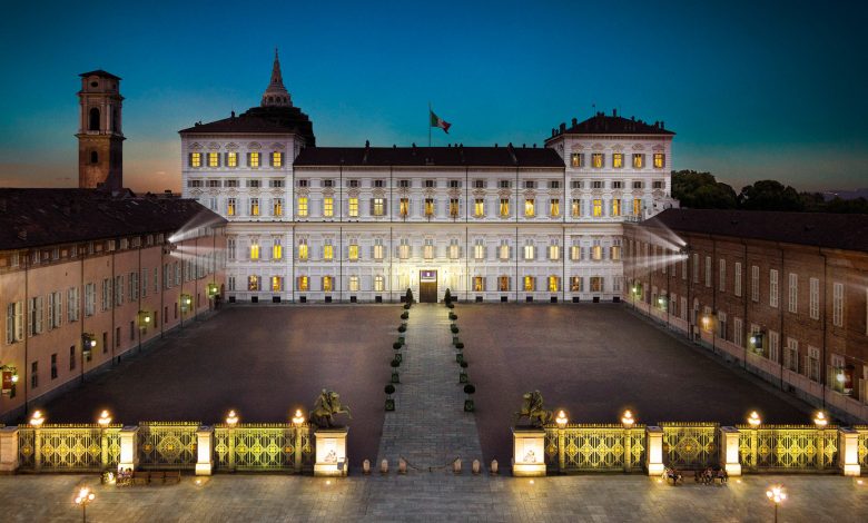 Esterno Palazzo Reale di Torino illuminato di notte