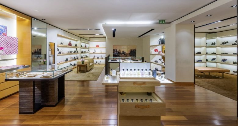 interno negozio Louis Vuitton Torino