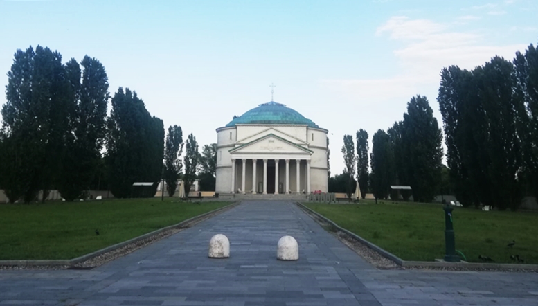 Entrata del giardino del Mausoleo della Bela Rosina a Mirafiori sud Torino
