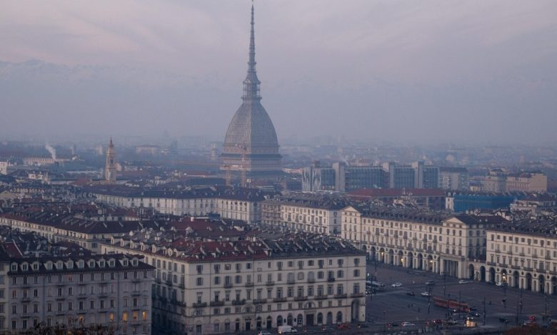 Torino con smog vista dall'alto
