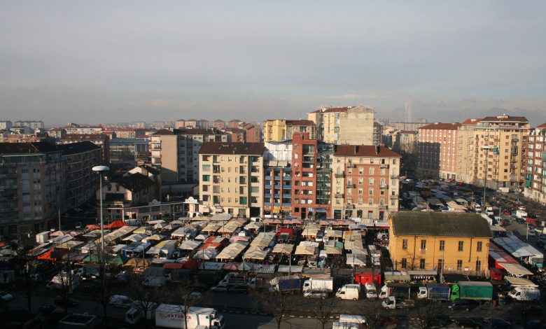 Foto dall'alto del vecchio mercato di piazza Bengasi a Torino