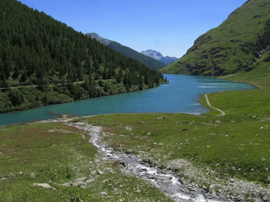 Il Lago di Rochemolles: una meraviglia artificiale che esalta la natura