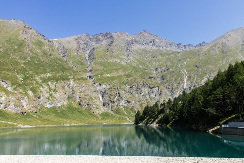 Il Lago di Rochemolles: una meraviglia artificiale che esalta la natura