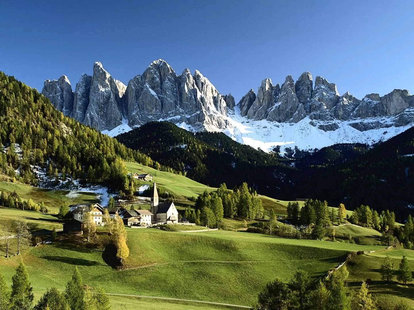 Paesaggio montano del Piemonte, prati e montagne