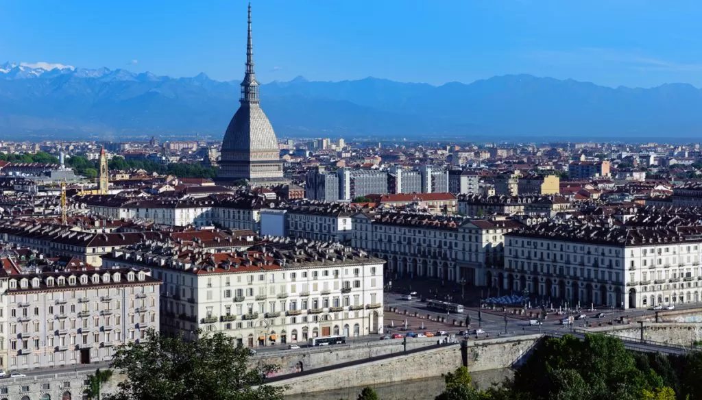 Centro di Torino visto dall'alto col sole