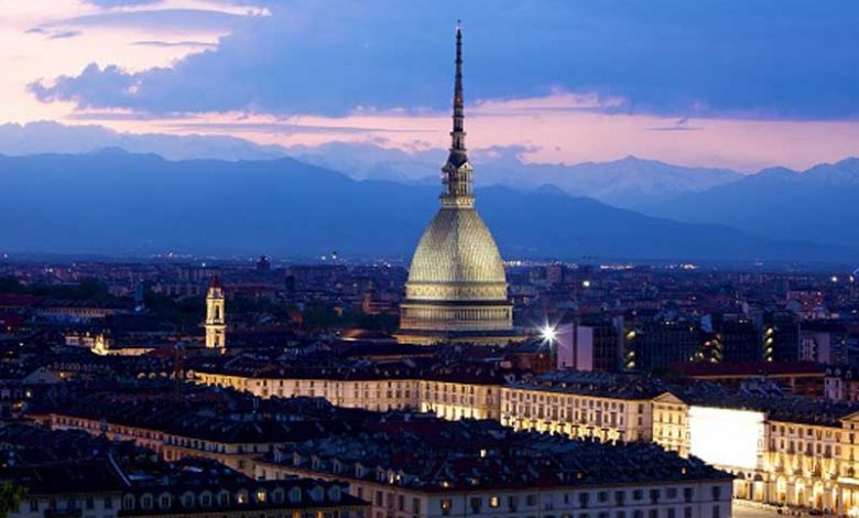 La Mole si illumina per sostenere la candidatura di Torino per l'Eurovision 2022