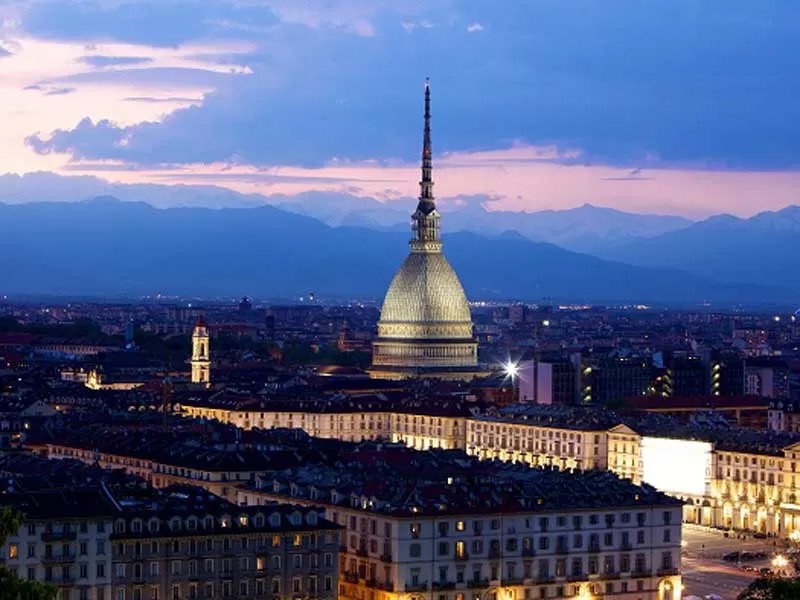 La Mole si illumina per sostenere la candidatura di Torino per l'Eurovision 2022