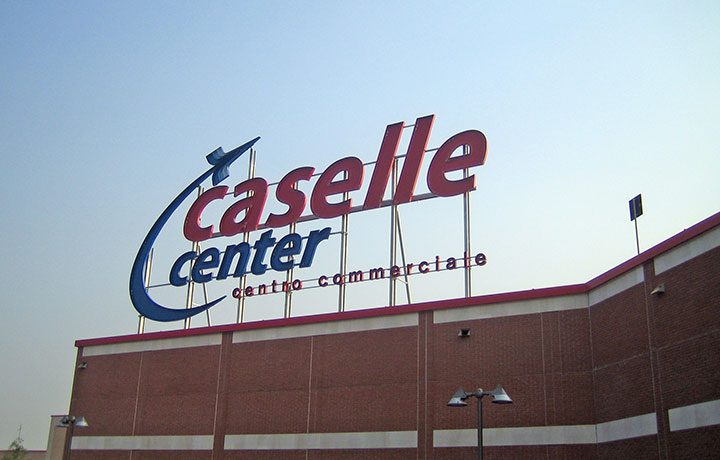 Insegna centro commerciale Caselle Center