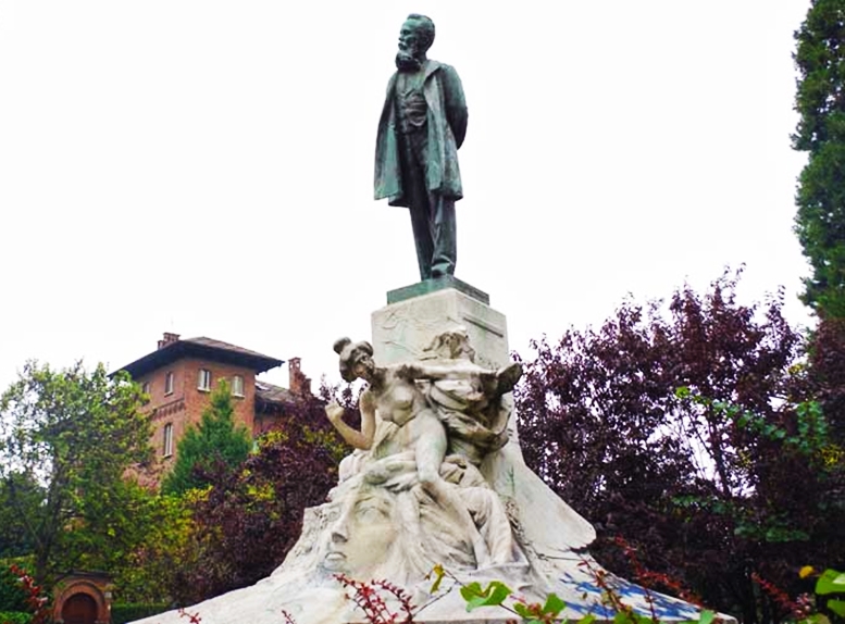 Statua di Galileo Ferraris a Torino