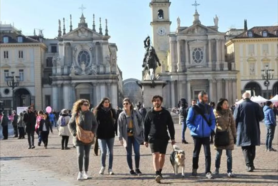 Turisti in piazza San Carlo