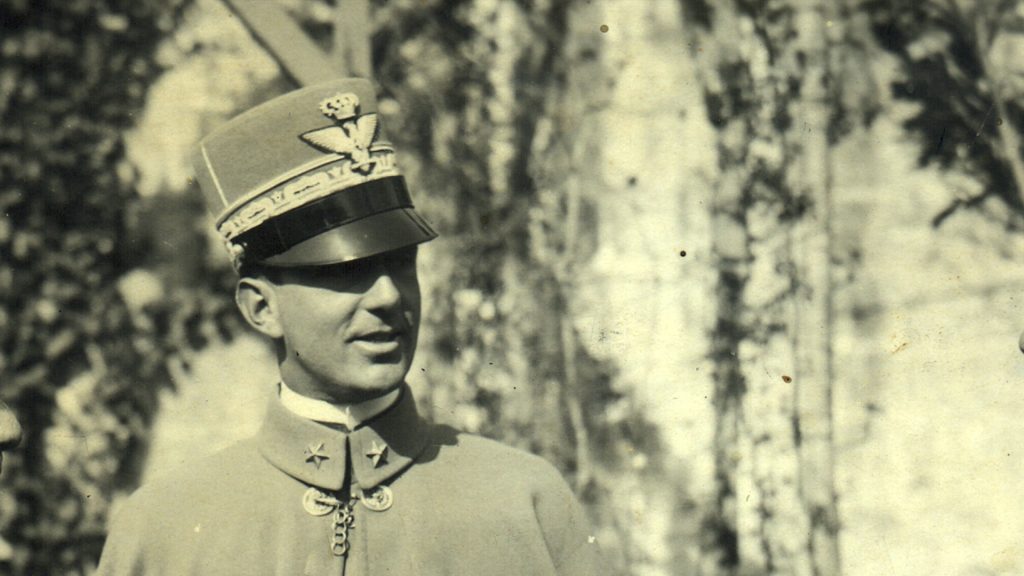 Un giovane Umberto II in divisa militare