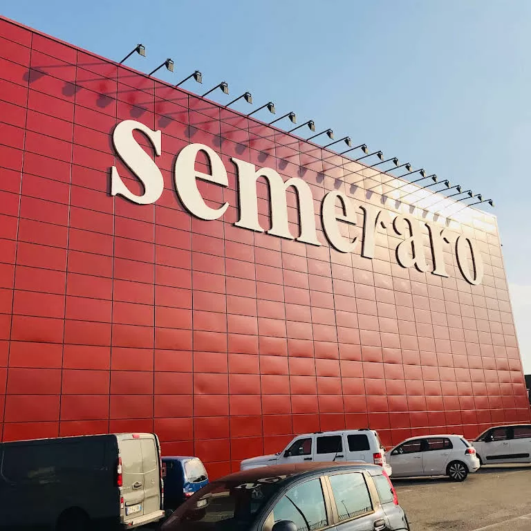 Torino, il negozio Semeraro chiuso per fallimento: da oggi super svendita delle ultime giacenze
