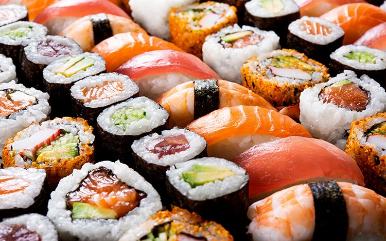 Piatto di sushi misto