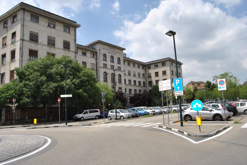 Facciata esterna dell'ospedale Sant'Anna di Torino