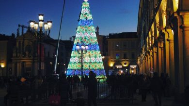 Photo of Torino, piazza Vittorio Veneto si prepara per il natale: pronti albero di natale e calendario