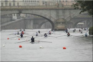 canottieri sul fiume Po a Torino