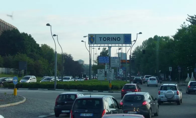 Torino, non c'è pace per la rotonda Maroncelli: l'asfalto cede dopo 36 dagli ultimi lavori