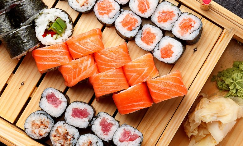 Piatto di sushi e sashimi