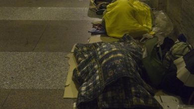 Photo of Torino, senzatetto muore di freddo: la città si fa carico del funerale