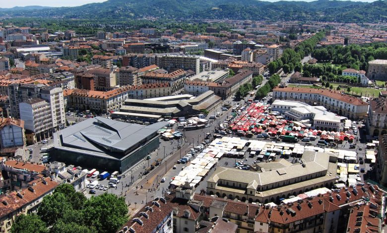 Torino, i mercati cittadini cambiano look: maggiori servizi e aree ordinate