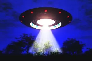 Disco Ufo volante luminoso di notte