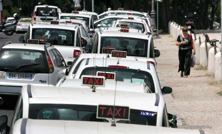 Torino, i taxi chiedono il taglio dei turni per mancanza di passeggeri