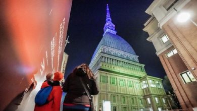 Photo of Torino, la mole Antonelliana si illumina coi colori dell’Ucraina