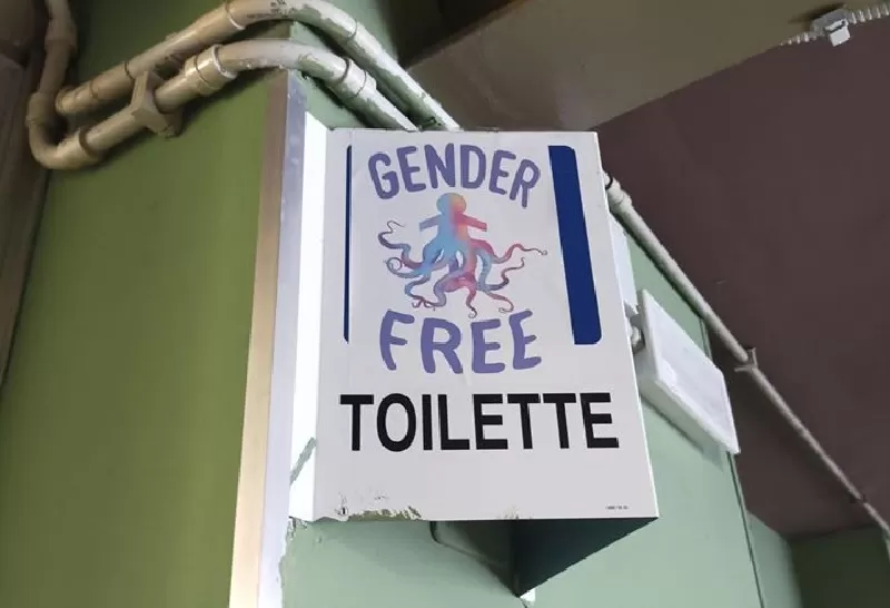 Torino, arriva al liceo Alfieri il bagno no gender