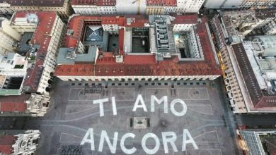 Photo of Torino, le reazioni alla maxi-scritta “ti amo ancora” in piazza San Carlo