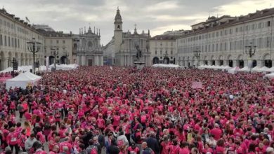 Photo of Torino, Just the woman I am: la corsa rosa con la bandiera della pace