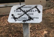 Photo of Una svastica sulla lapide della partigiana Tina Anselmi