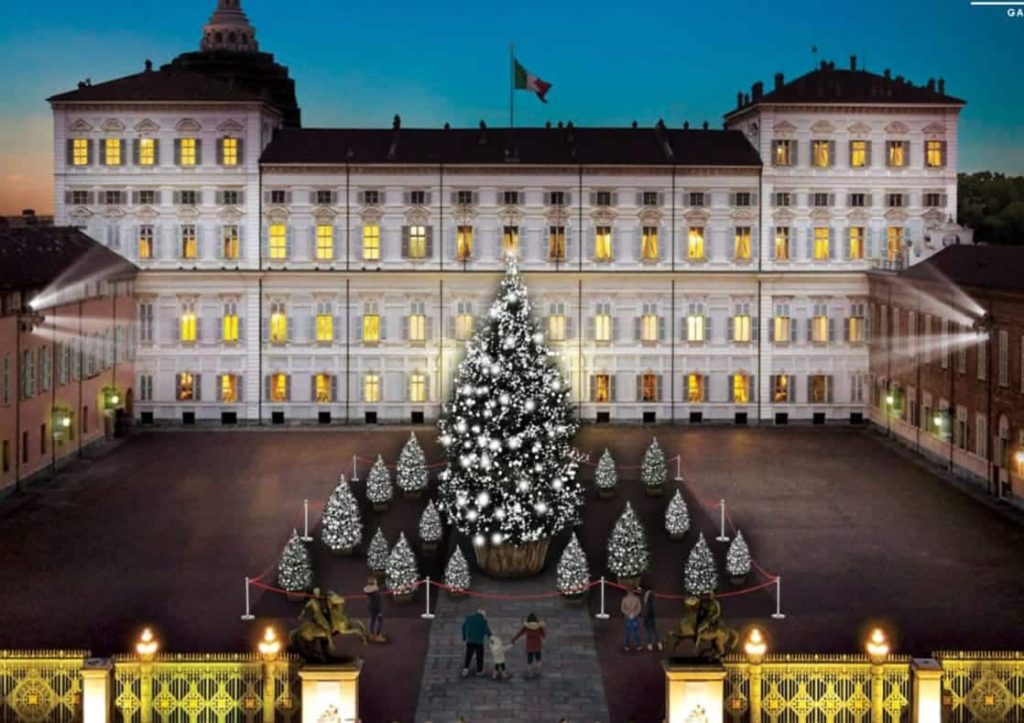 albero di Natale in piazzetta Reale a Torino